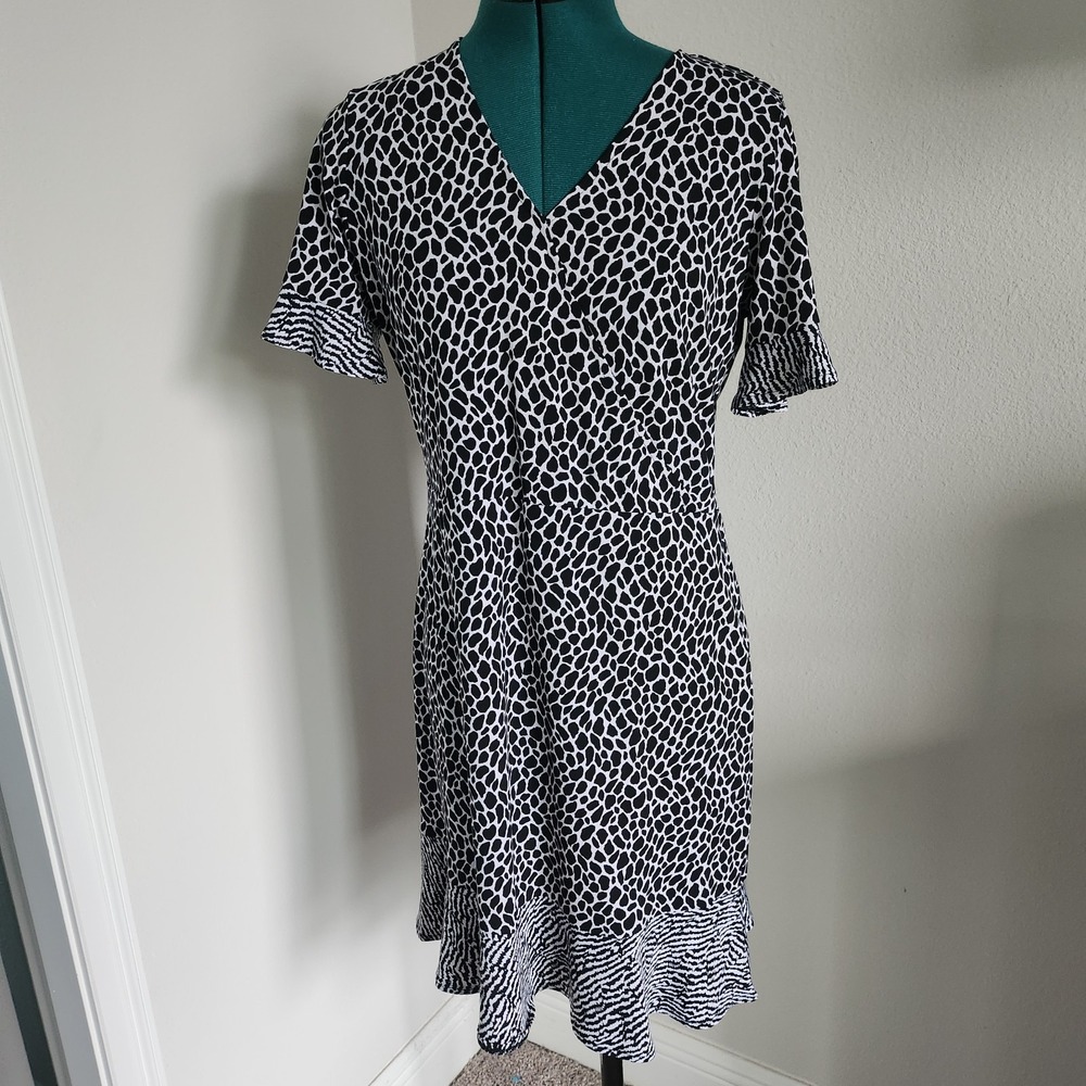 Michael Kors Shift Dress Womens Size Medium Black White Giraffe Print A-Line